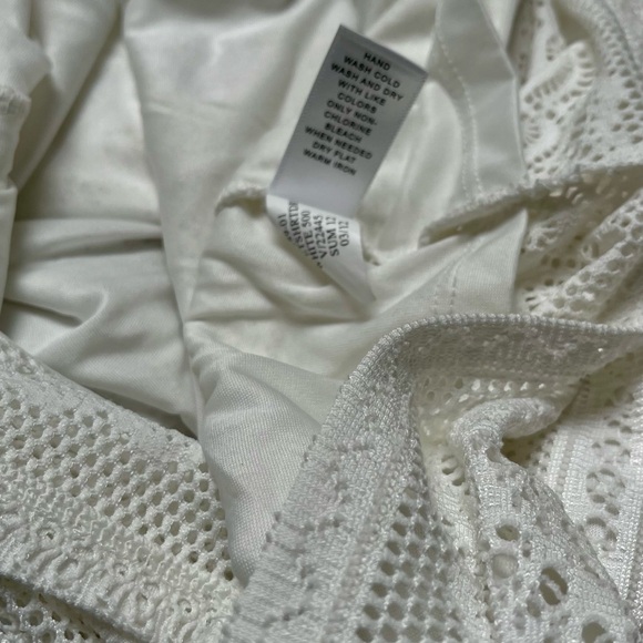 Banana Republic Cream crochet lace dress , lined , size Medium, gently loved - Picture 13 of 13